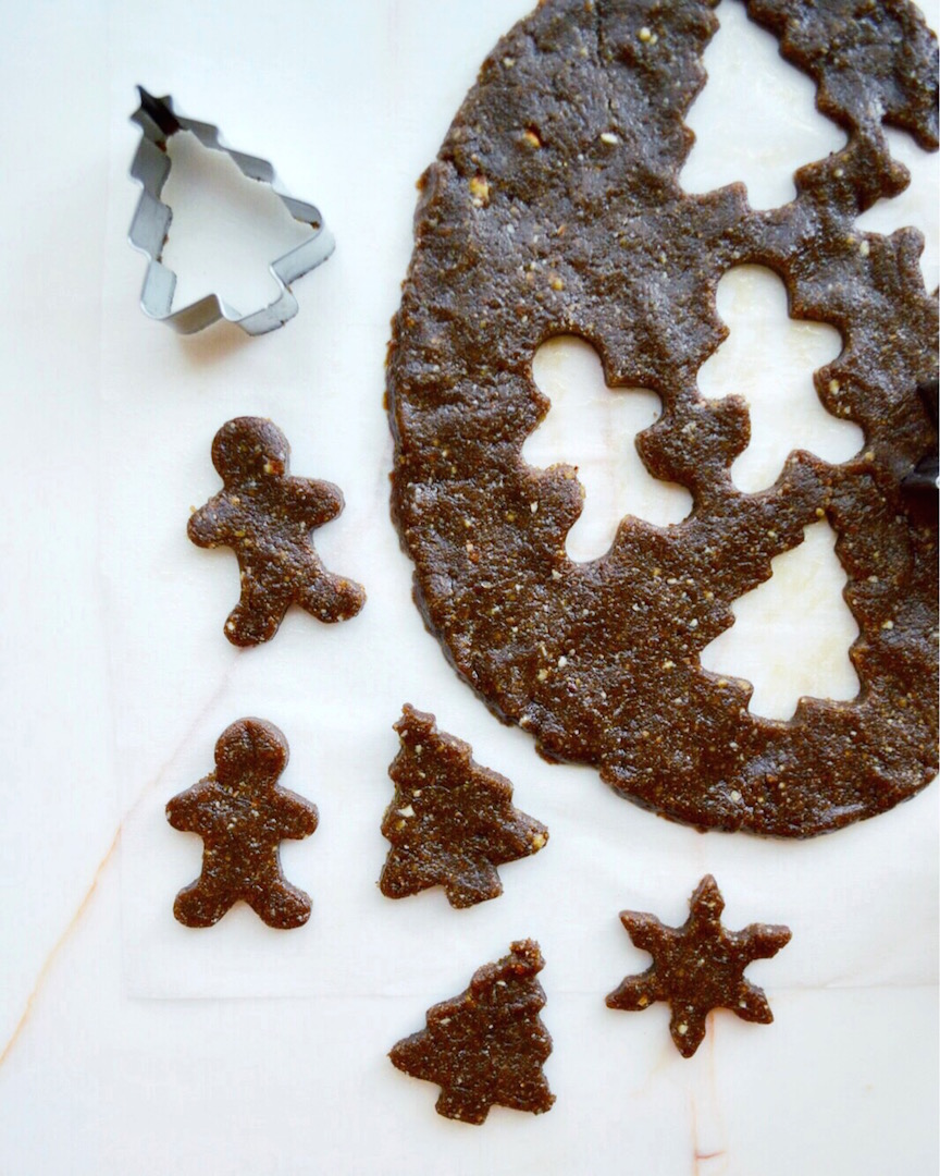 Gingerbread Cheesecake & Cookies (Raw, Vegan) by Plantbased Baker